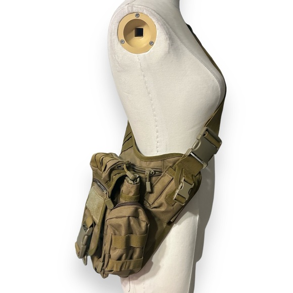 D5-COLUMN Army Messenger MOLLE Camera Bag - Picture 3 of 10